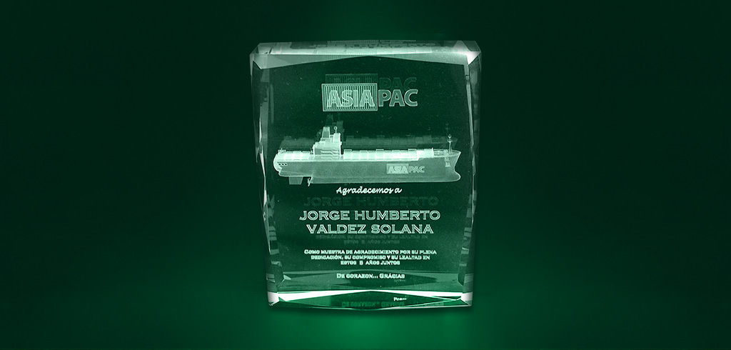 Grabado láser 3D en piezas de cristal
